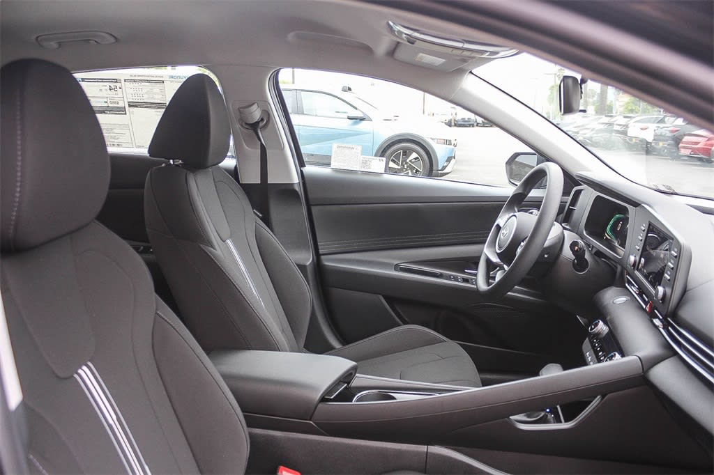 Thumbnail: 2025 Hyundai Elantra - 9