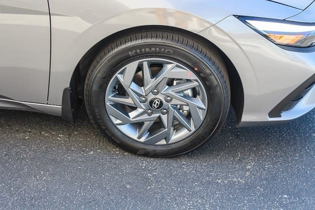 Thumbnail: 2025 Hyundai Elantra - 17