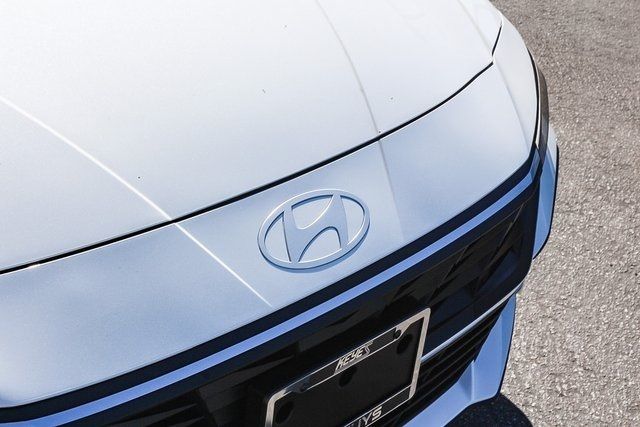 Thumbnail: 2025 Hyundai Elantra - 17