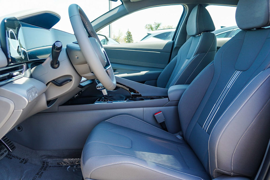 Thumbnail: 2025 Hyundai Elantra - 8