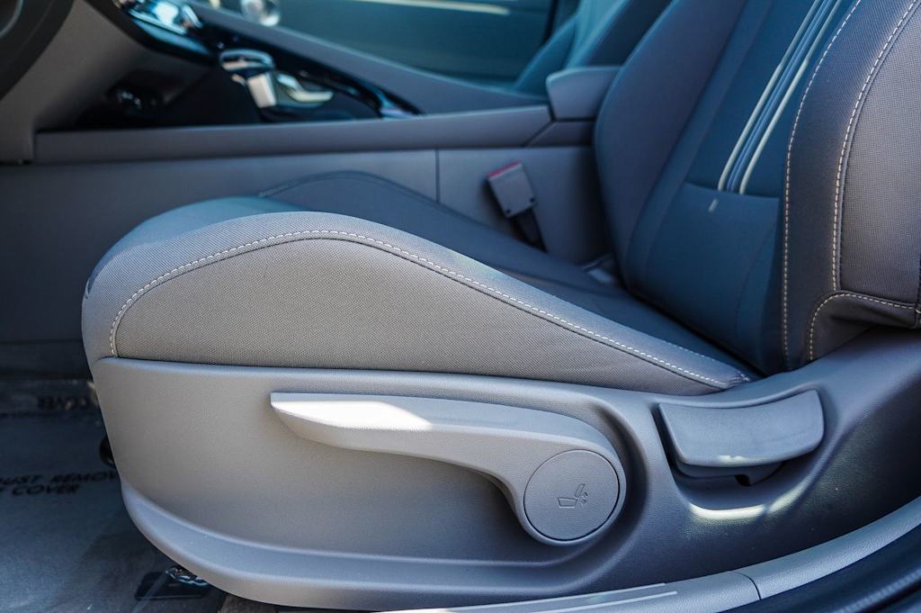 Thumbnail: 2025 Hyundai Elantra - 21