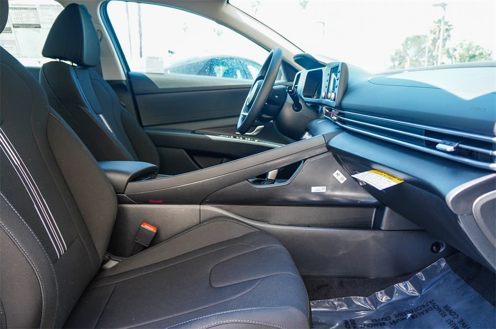 Thumbnail: 2025 Hyundai Elantra - 10