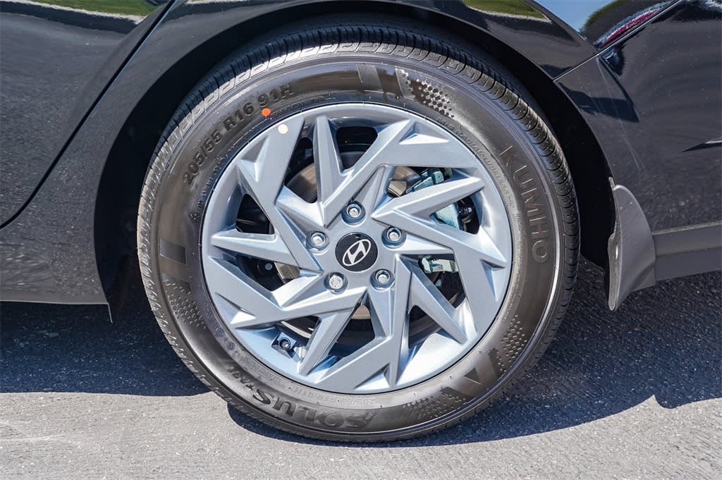 Thumbnail: 2025 Hyundai Elantra - 18