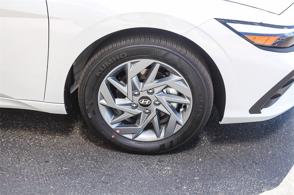 Thumbnail: 2025 Hyundai Elantra - 19