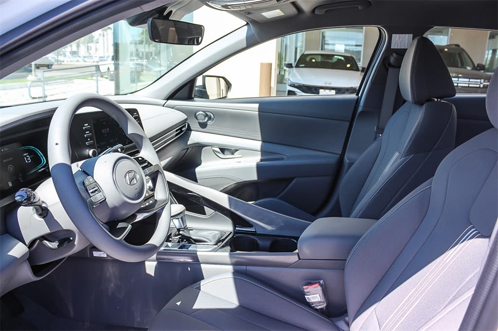 Thumbnail: 2025 Hyundai Elantra - 11