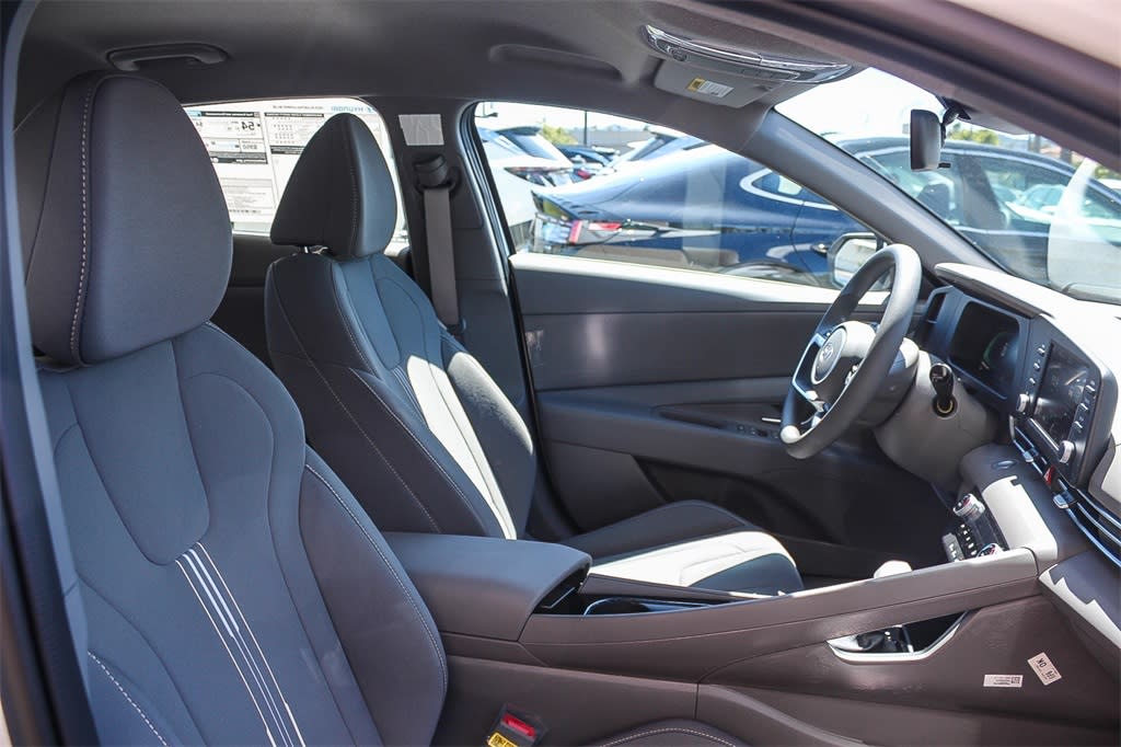 Thumbnail: 2025 Hyundai Elantra - 10