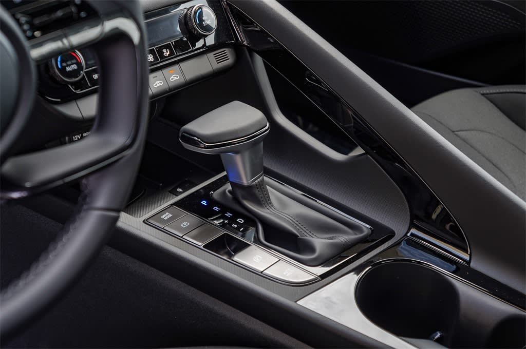 Thumbnail: 2025 Hyundai Elantra - 14