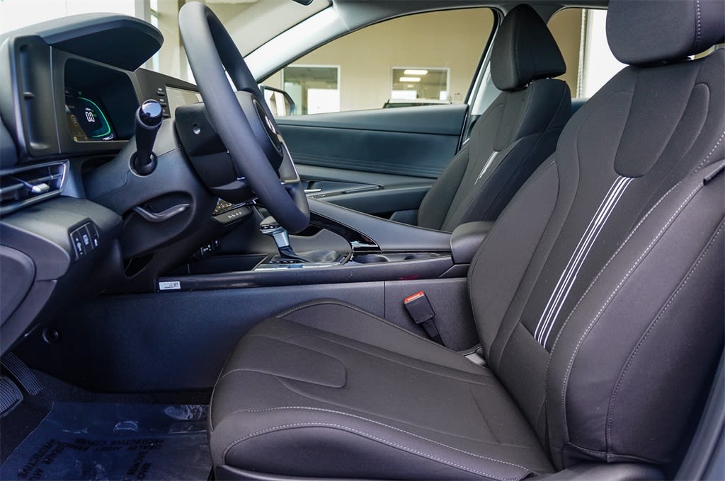 Thumbnail: 2025 Hyundai Elantra - 10