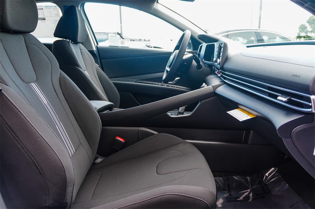 Thumbnail: 2025 Hyundai Elantra - 9