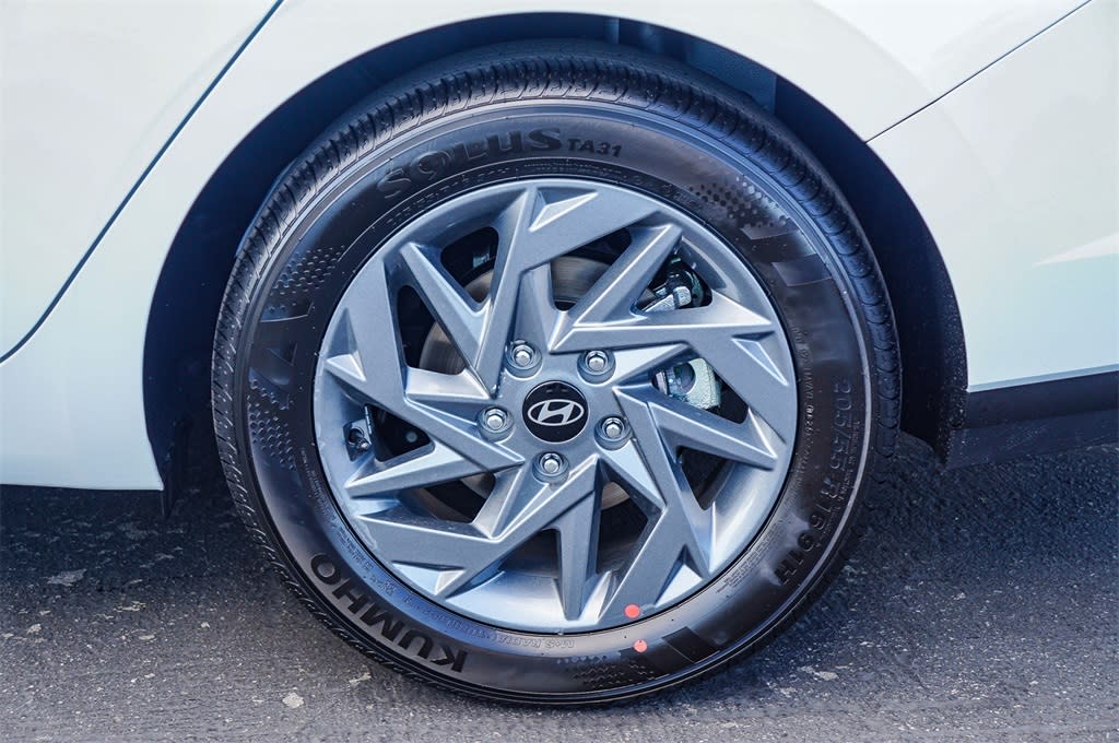 Thumbnail: 2025 Hyundai Elantra - 19