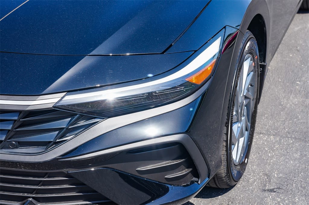 Thumbnail: 2025 Hyundai Elantra - 16