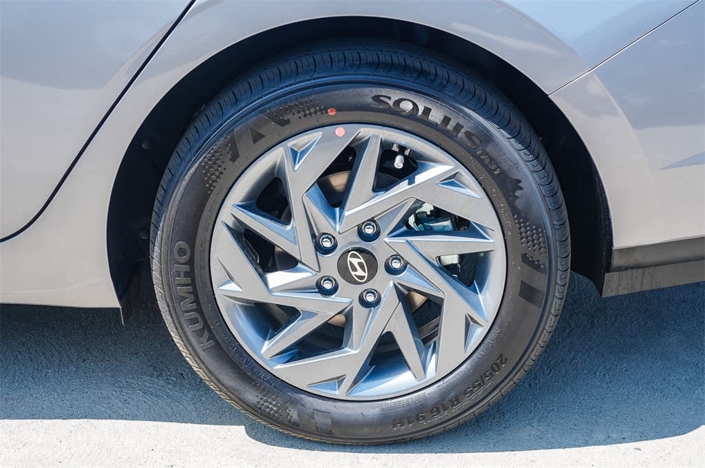 Thumbnail: 2025 Hyundai Elantra - 18