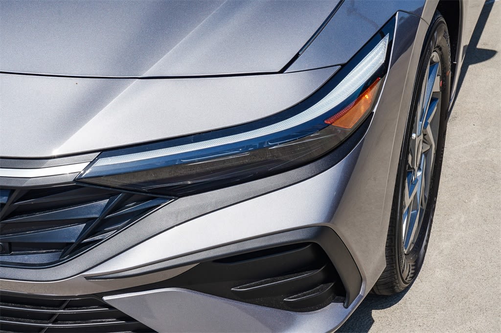 Thumbnail: 2025 Hyundai Elantra - 17