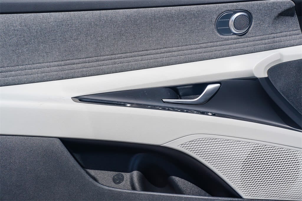 Thumbnail: 2025 Hyundai Elantra - 25