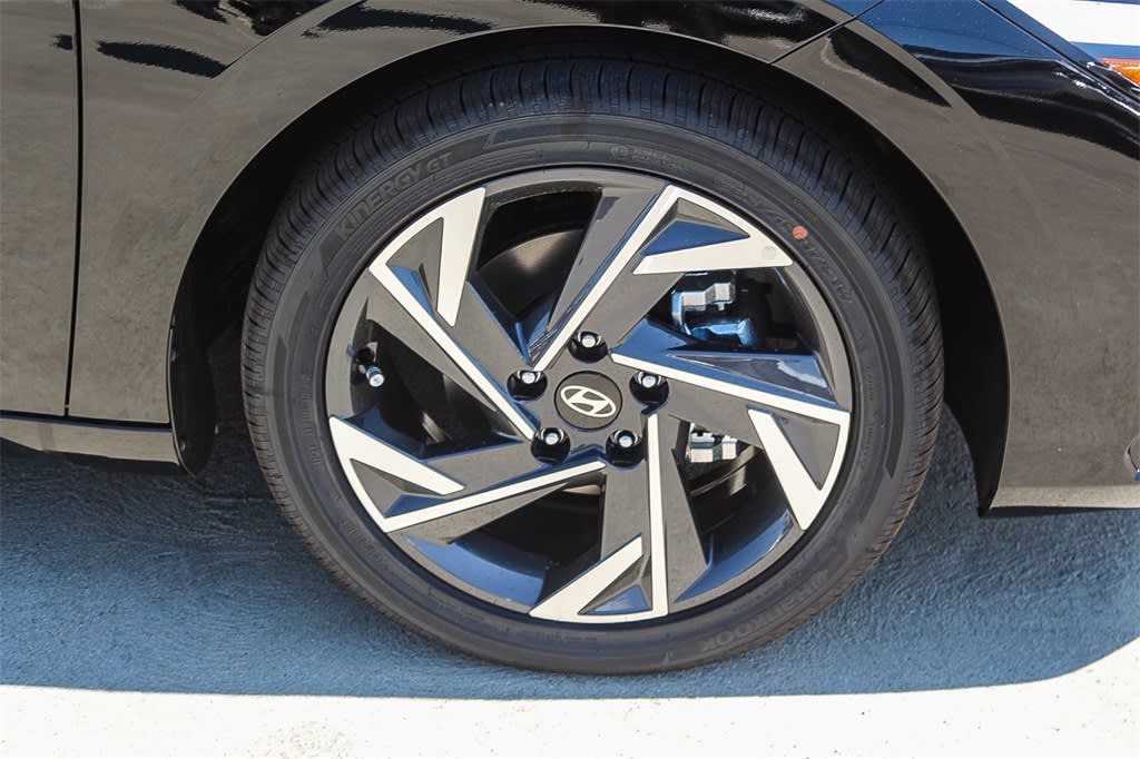 Thumbnail: 2025 Hyundai Elantra - 19