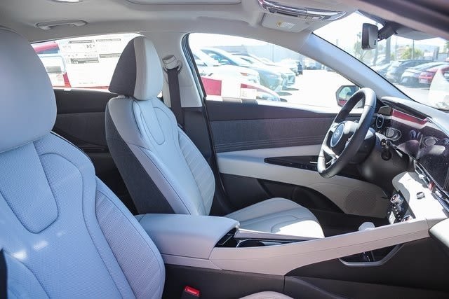 Thumbnail: 2025 Hyundai Elantra - 9