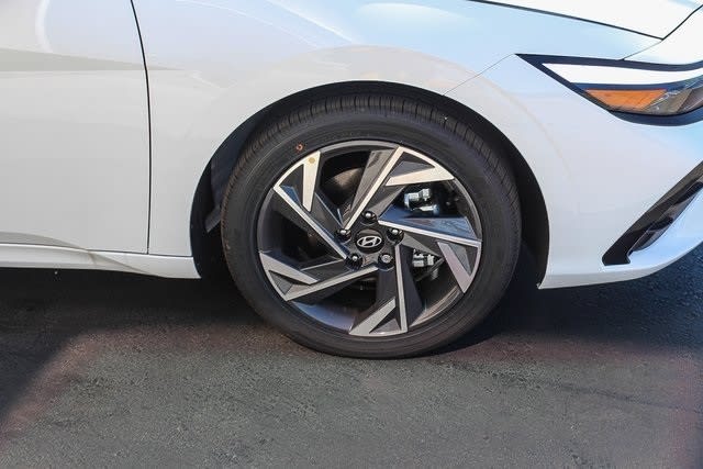 Thumbnail: 2025 Hyundai Elantra - 19