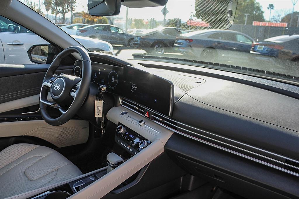 Thumbnail: 2025 Hyundai Elantra - 12