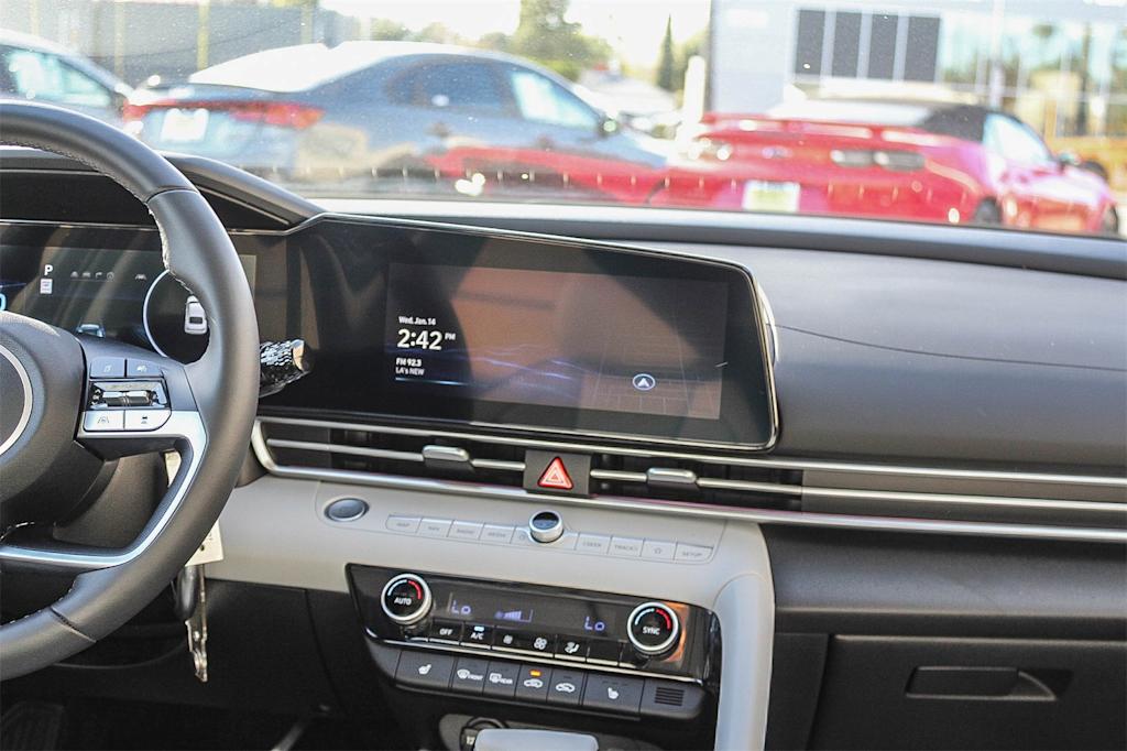 Thumbnail: 2025 Hyundai Elantra - 14