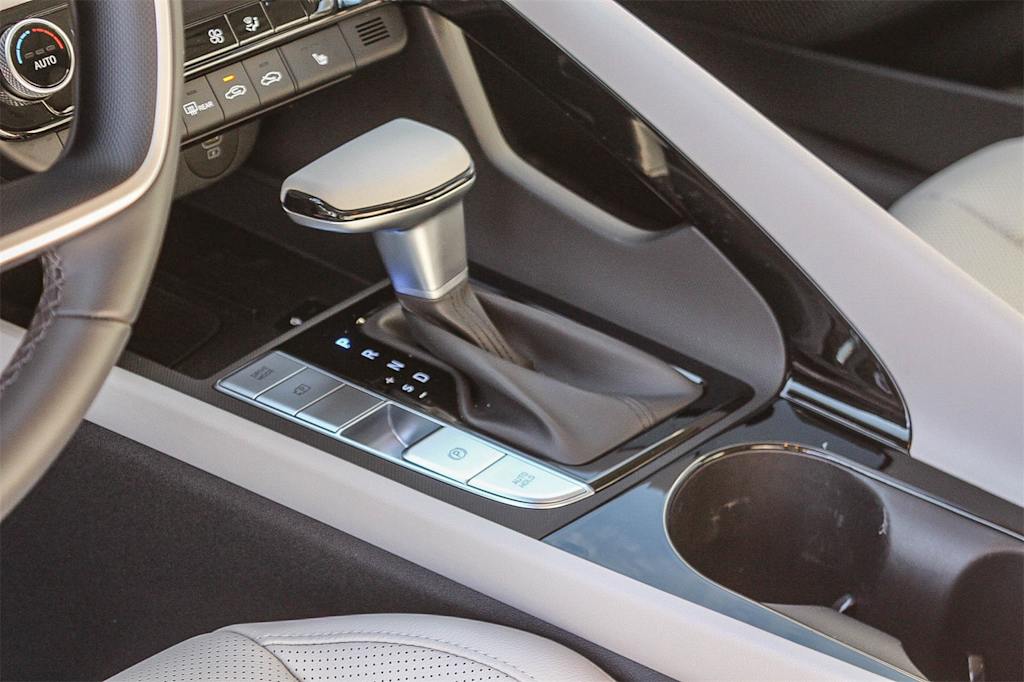 Thumbnail: 2025 Hyundai Elantra - 15