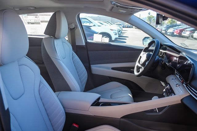 Thumbnail: 2025 Hyundai Elantra - 9