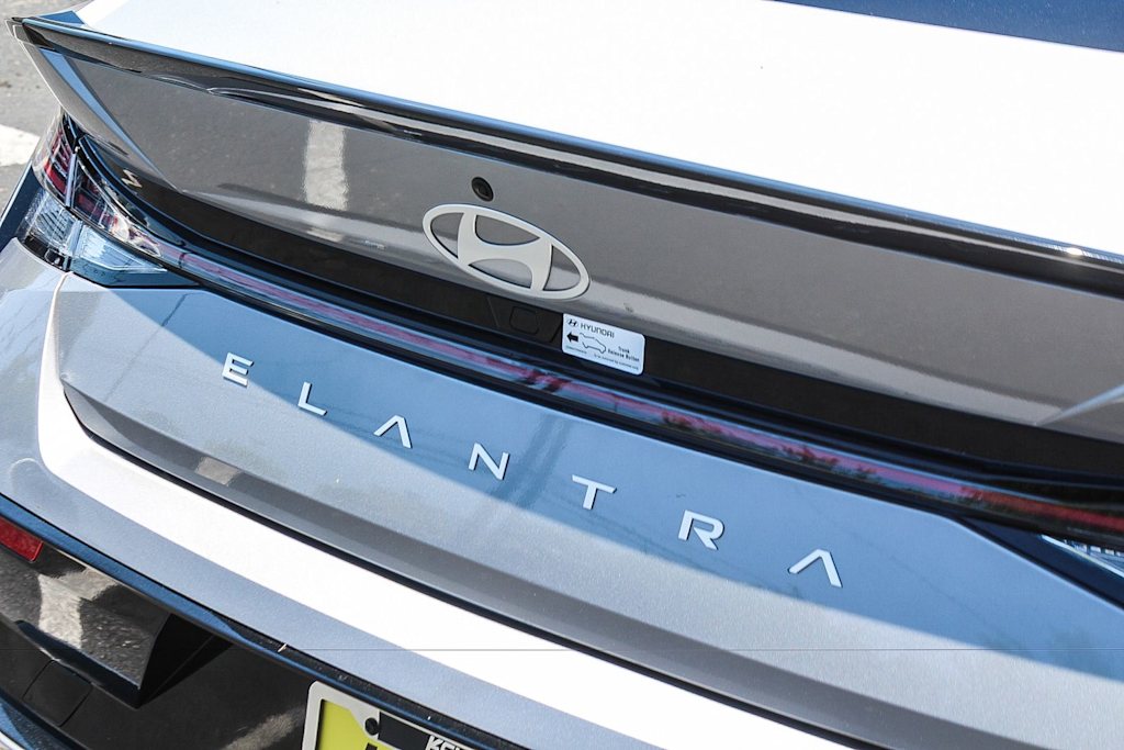 Thumbnail: 2025 Hyundai Elantra - 18