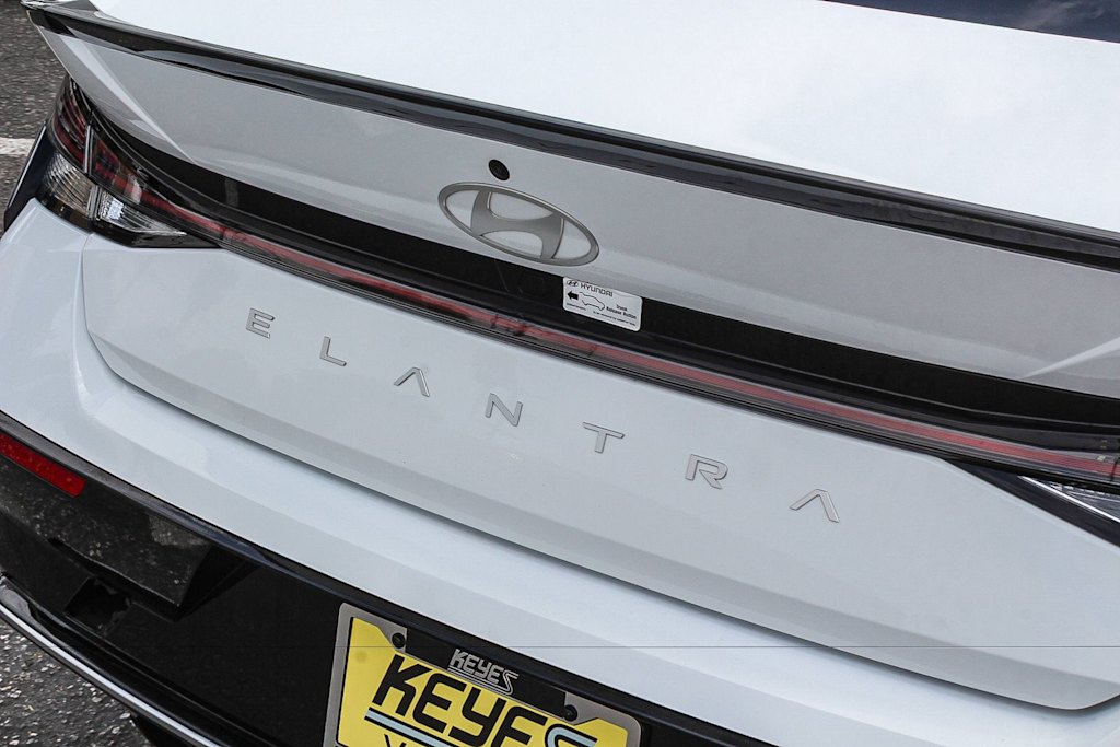 Thumbnail: 2025 Hyundai Elantra - 20