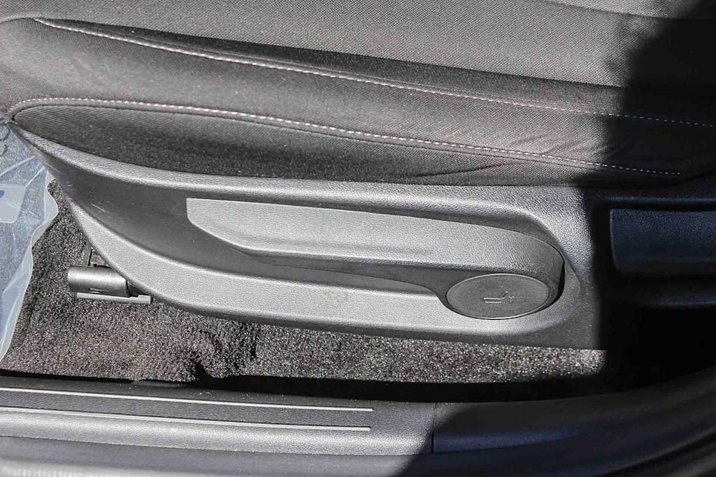 Thumbnail: 2023 Hyundai Elantra - 27