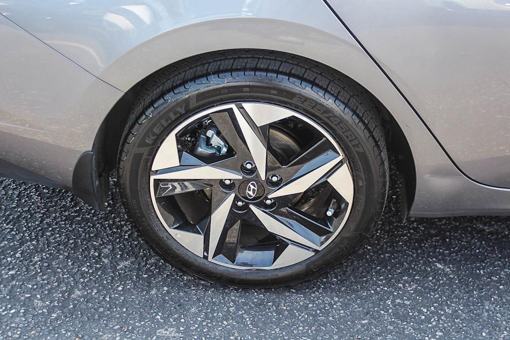 Thumbnail: 2023 Hyundai Elantra - 6