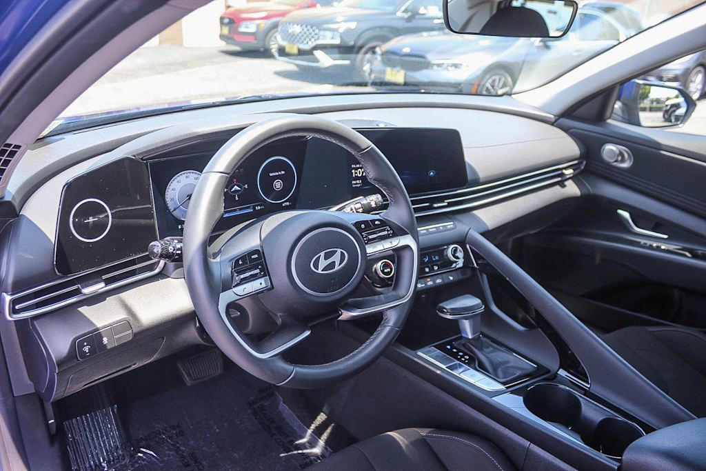 Thumbnail: 2025 Hyundai Elantra - 25
