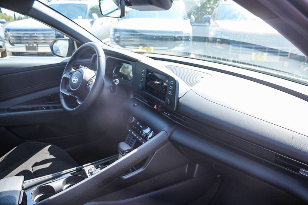 Thumbnail: 2026 Hyundai Elantra - 12