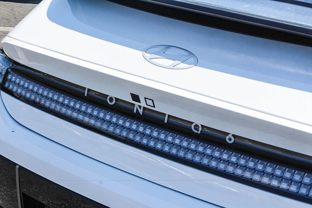 Thumbnail: 2024 Hyundai Ioniq 6 - 18
