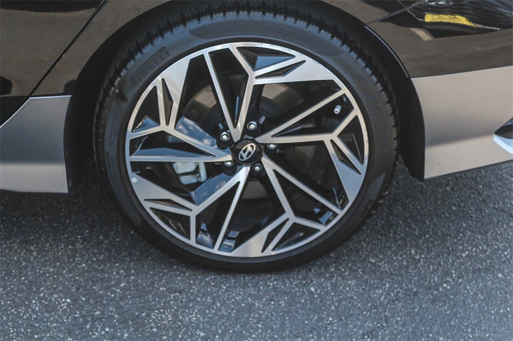 Thumbnail: 2023 Hyundai Ioniq 6 - 6