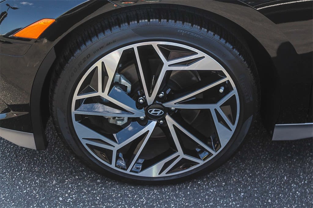 Thumbnail: 2023 Hyundai Ioniq 6 - 21