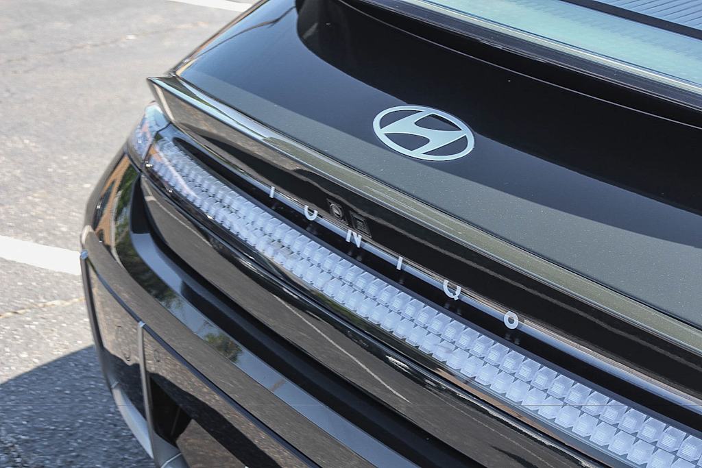 Thumbnail: 2023 Hyundai Ioniq 6 - 4