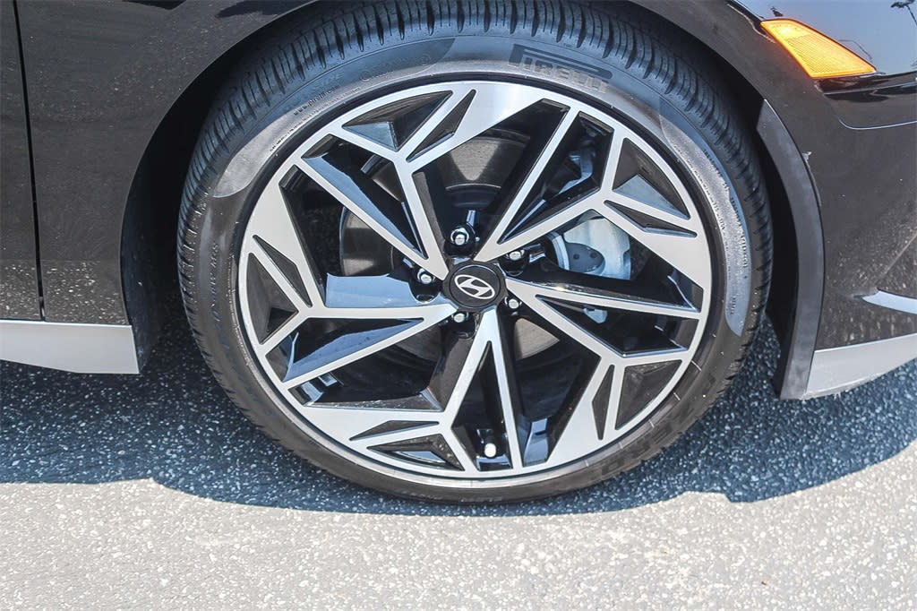 Thumbnail: 2023 Hyundai Ioniq 6 - 21