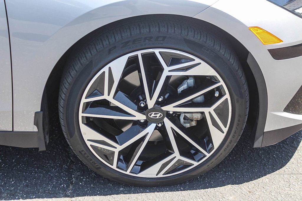 Thumbnail: 2023 Hyundai Ioniq 6 - 17