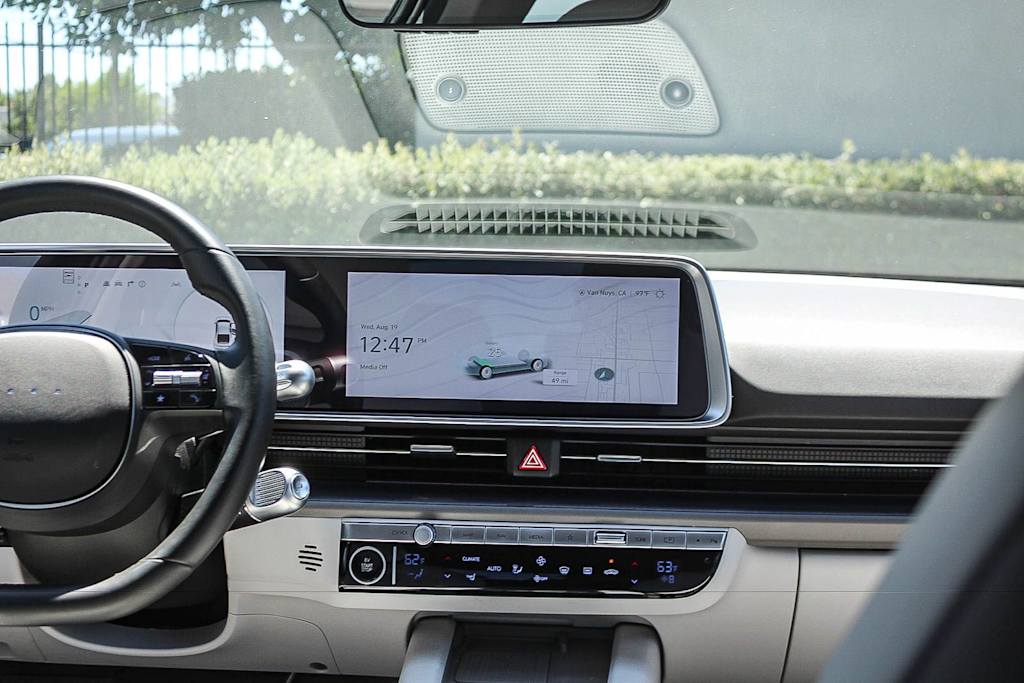 Thumbnail: 2023 Hyundai Ioniq 6 - 11