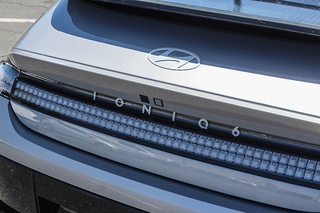 Thumbnail: 2023 Hyundai Ioniq 6 - 4
