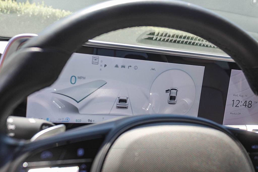Thumbnail: 2023 Hyundai Ioniq 6 - 24