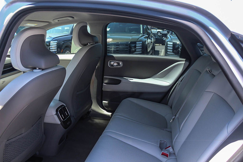 Thumbnail: 2023 Hyundai Ioniq 6 - 8