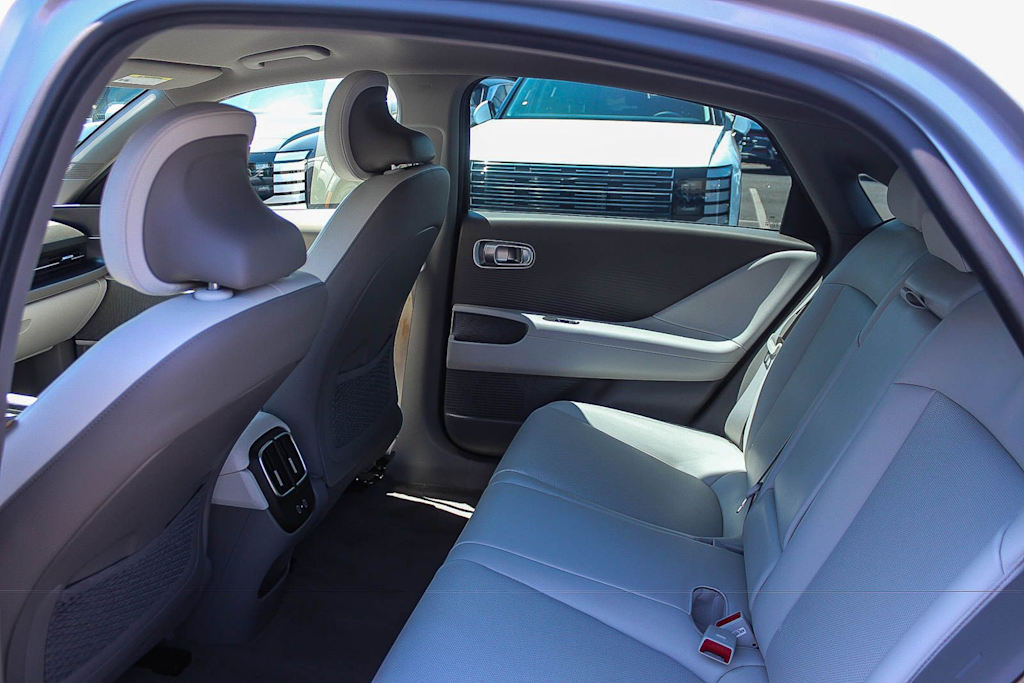 Thumbnail: 2023 Hyundai Ioniq 6 - 10