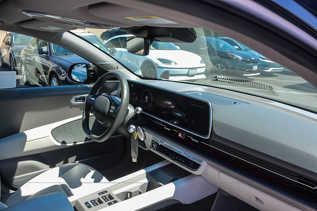 Thumbnail: 2023 Hyundai Ioniq 6 - 11