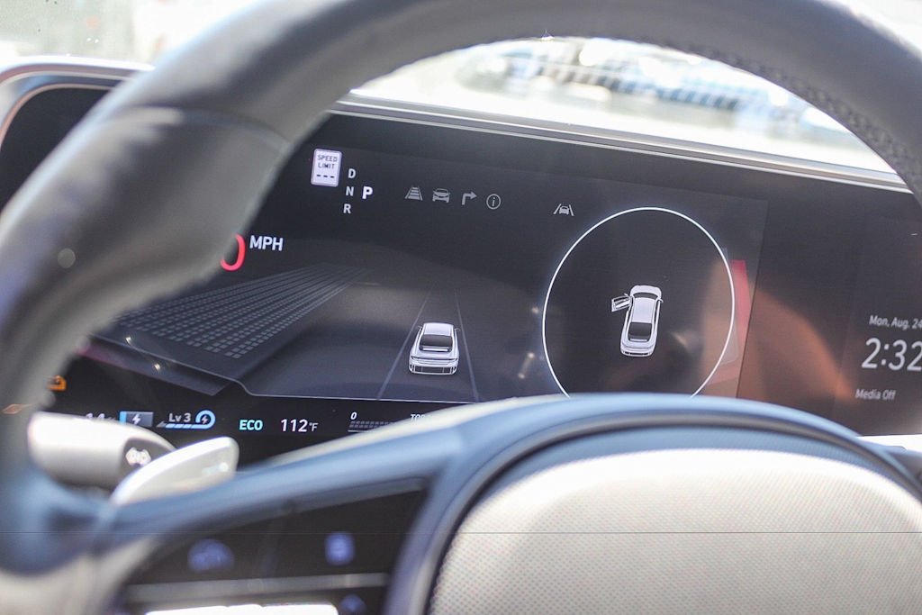 Thumbnail: 2023 Hyundai Ioniq 6 - 14