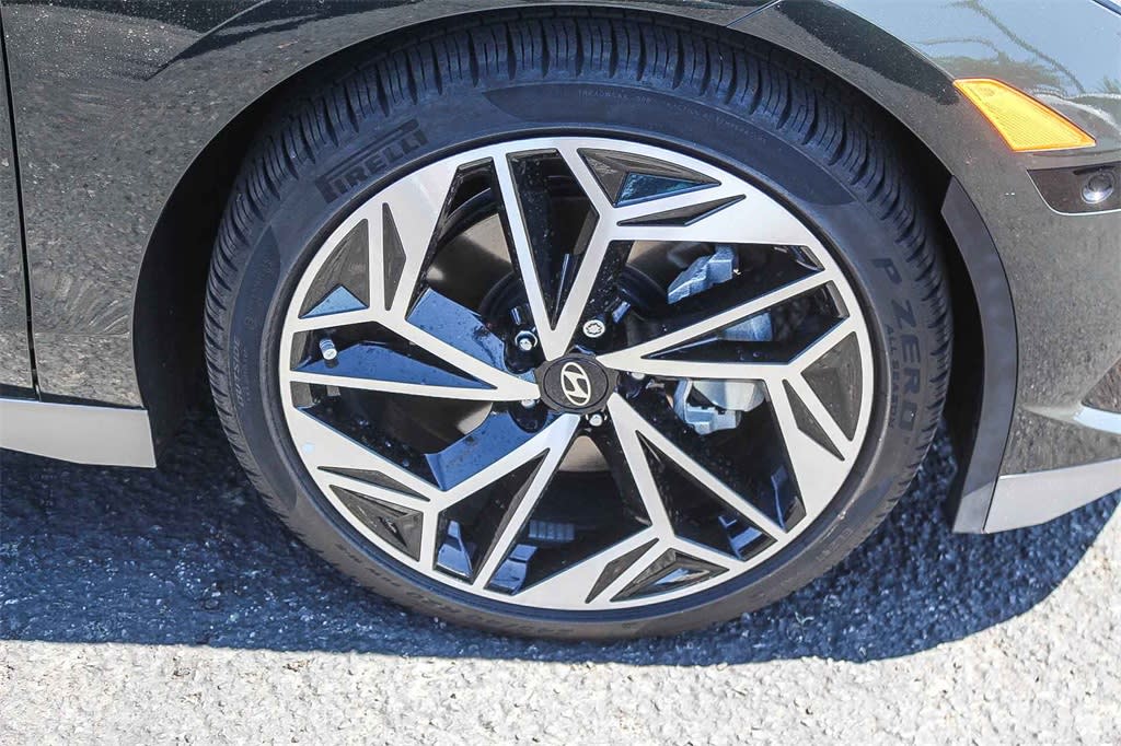 Thumbnail: 2023 Hyundai Ioniq 6 - 19