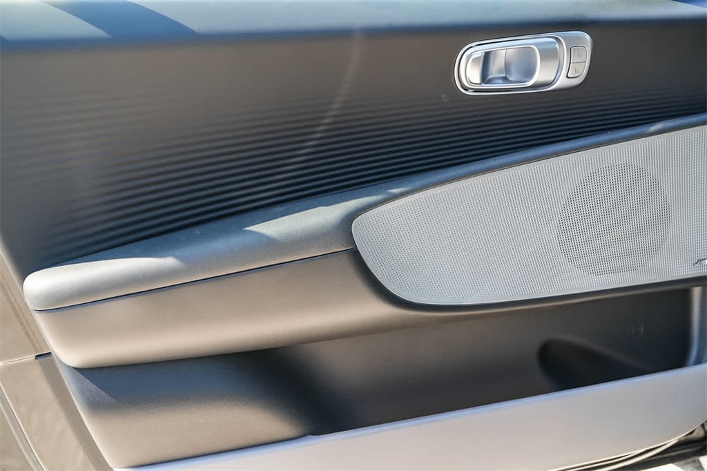 Thumbnail: 2023 Hyundai Ioniq 6 - 24