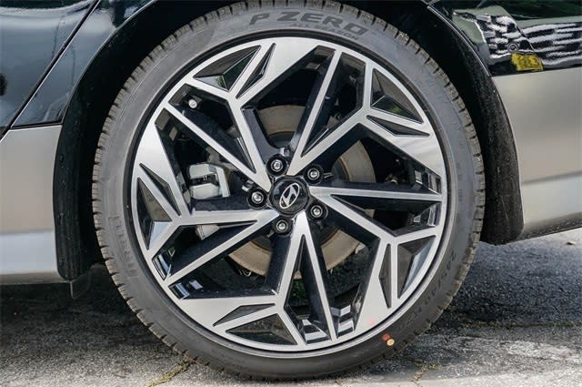 Thumbnail: 2023 Hyundai Ioniq 6 - 20