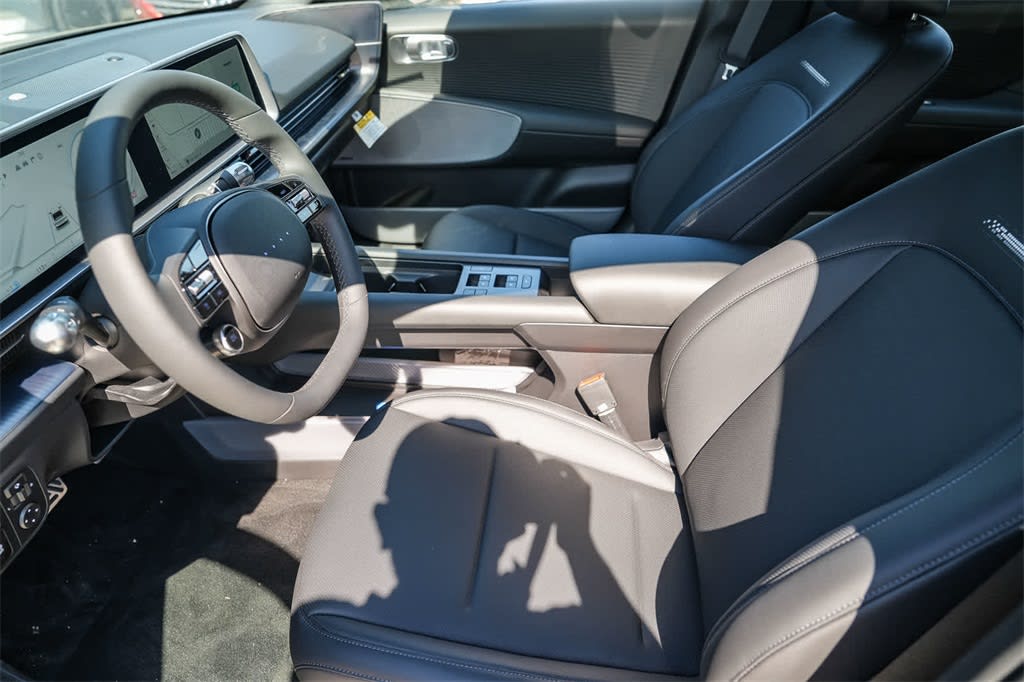 Thumbnail: 2023 Hyundai Ioniq 6 - 11