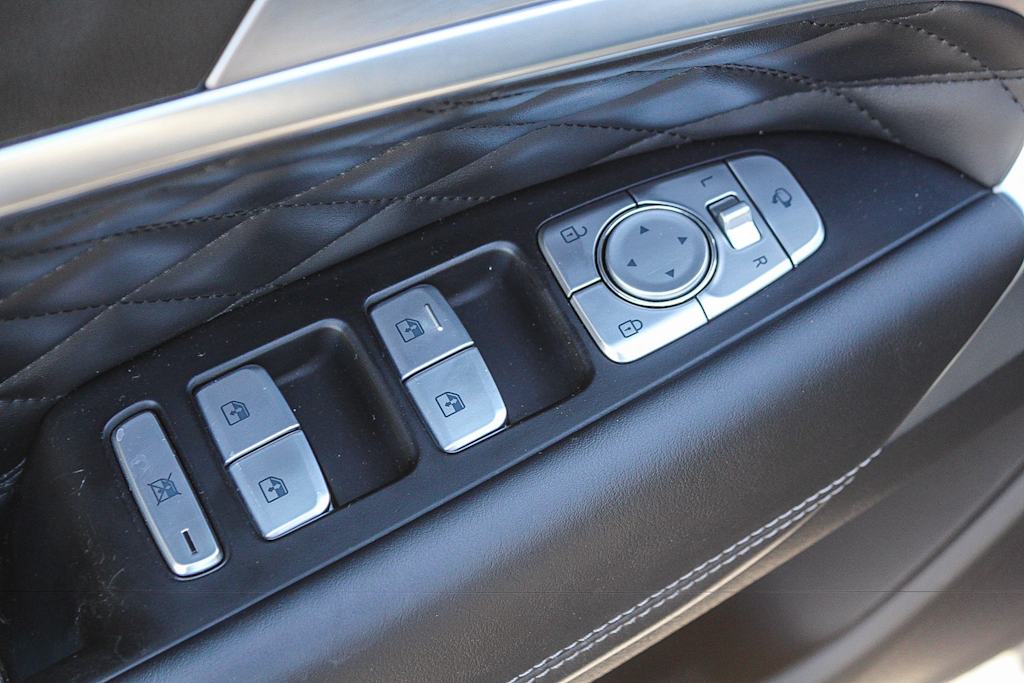 Thumbnail: 2019 Genesis G70 - 26