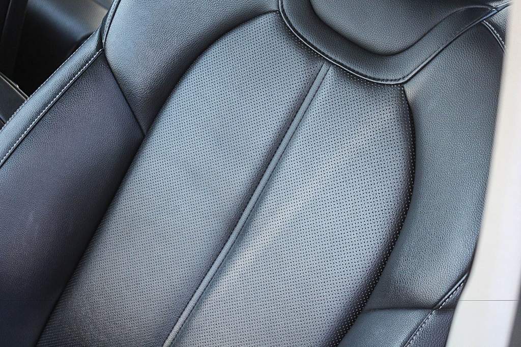 Thumbnail: 2021 Genesis G70 - 10